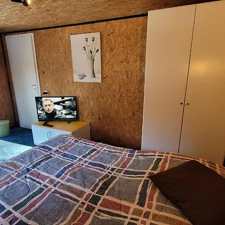 بيت للعطل Am Mueritz Nationalpark *